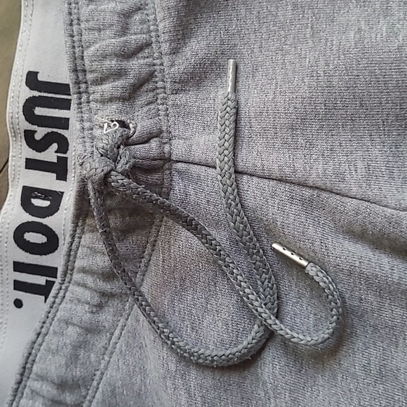 Nike | Light Weight Jogger Pants | Size Medium | Drawstring Adjustable Waist. - Picture 7 of 8